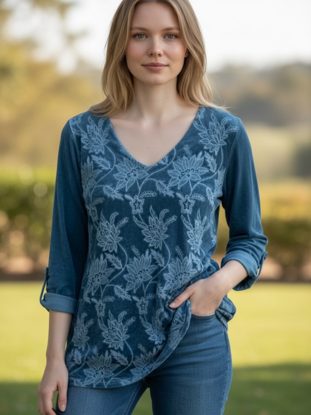 Soft Surroundings embroidered top new size small